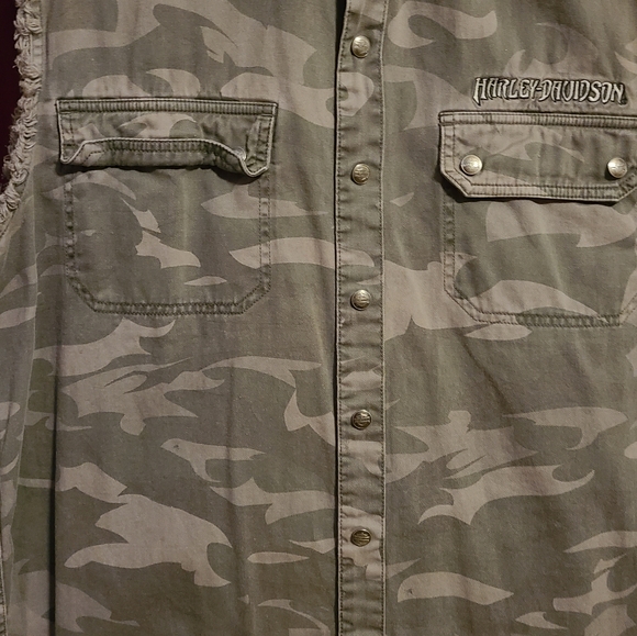 Men Camouflage Tank Large - Picture 8 of 8